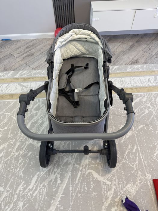 Продам срочно универсальную коляску