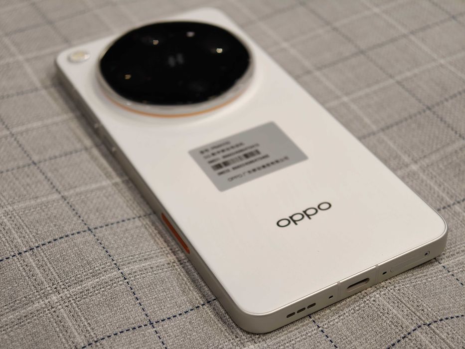 Нов Oppo Find X9 Ultra 16/512 бял - 6.82"; SD8 Elite Gen5; Hasselblad 200mpx; 7050mAh 100w