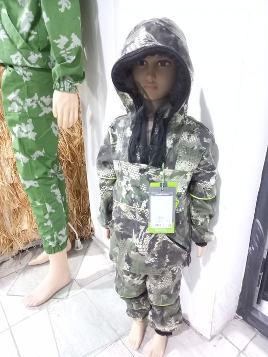 Дождеви . Плащи и костюмы.