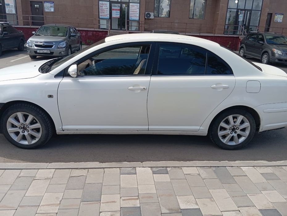 Тойота Авенсис .