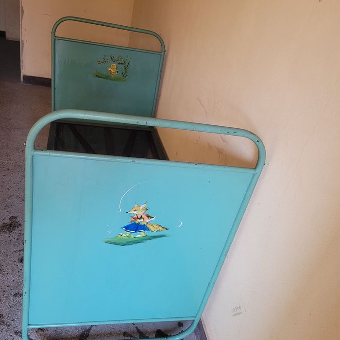 Детско легло с пружина.