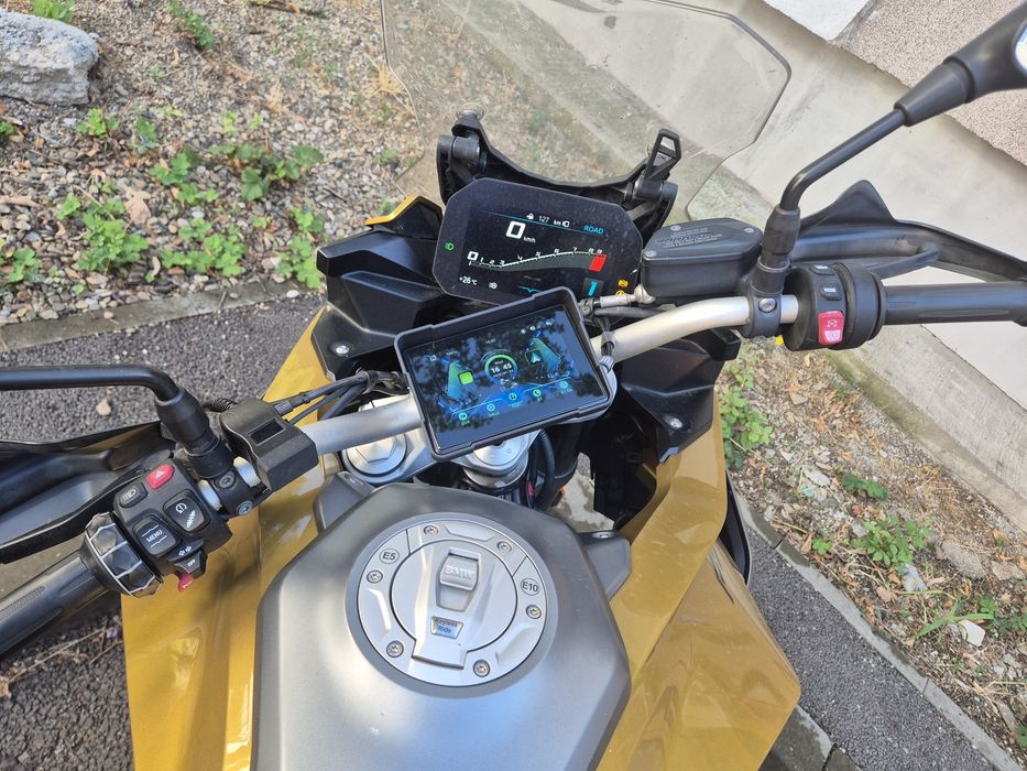 Motocicleta BMW F900XR