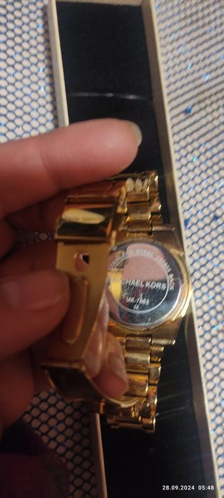 Продам женские часы новые