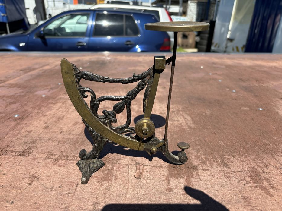 Бижутерска везна