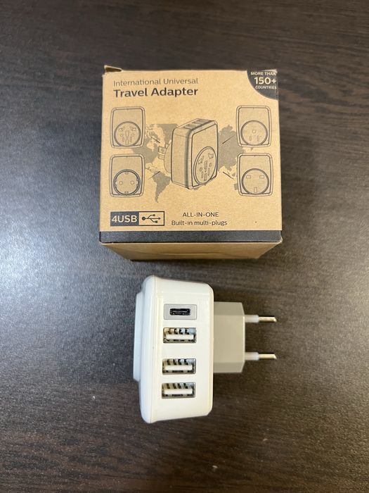 Универсален туристически адаптер 4xUSB + USB-C, 150+ държави, нов