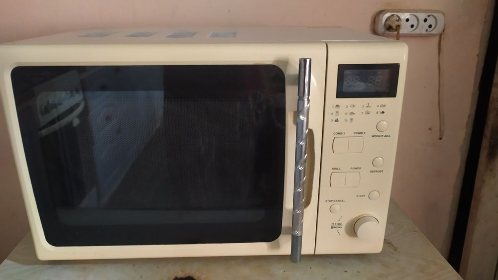 Продаю микроволновую печь  бу