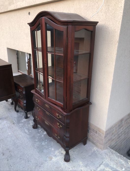 Comoda cu vitrina