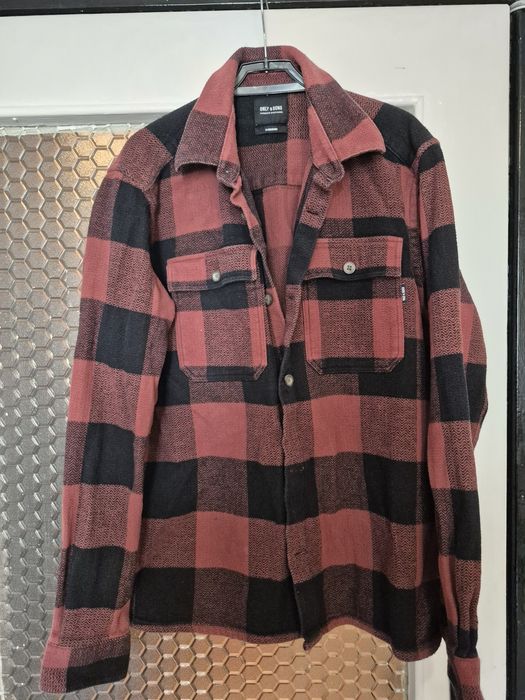 Яке за сезона, колежански. Риза, мъжка подарявам.М, L