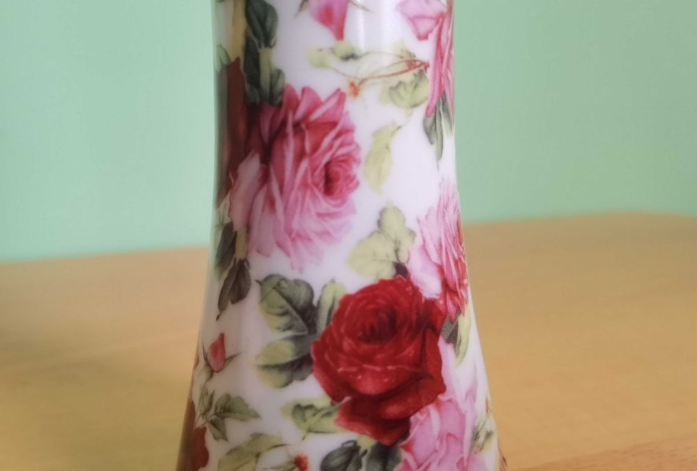 Красива ваза с рози