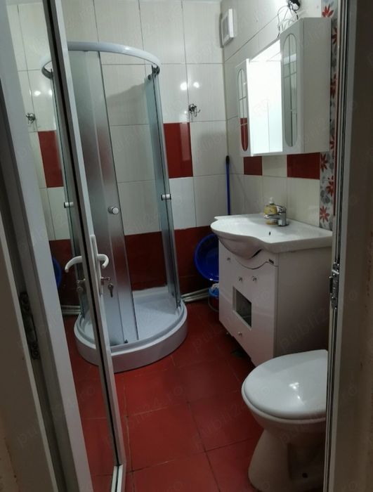Apartament cu 3 camere de închiriat