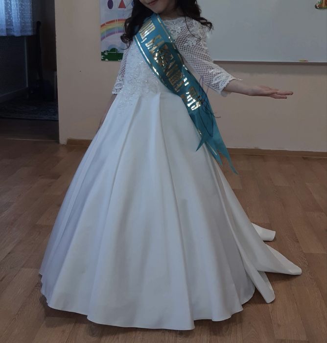 Продам платье со шлейфом
