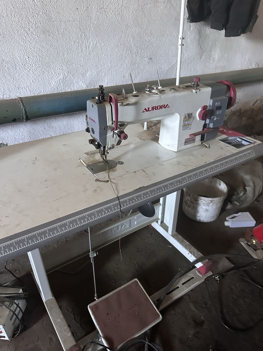 Швейная машина ( промышленная)
