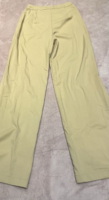 Черен и бежов панталон - прочетете описанието