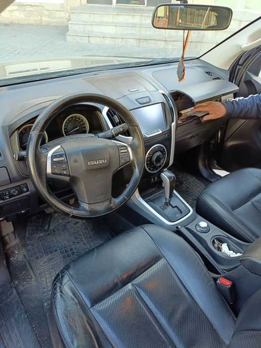 Se oferă spre vânzare isuz