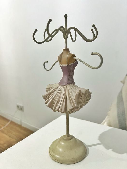 Подставка для украшении статуэтка фигурка декор