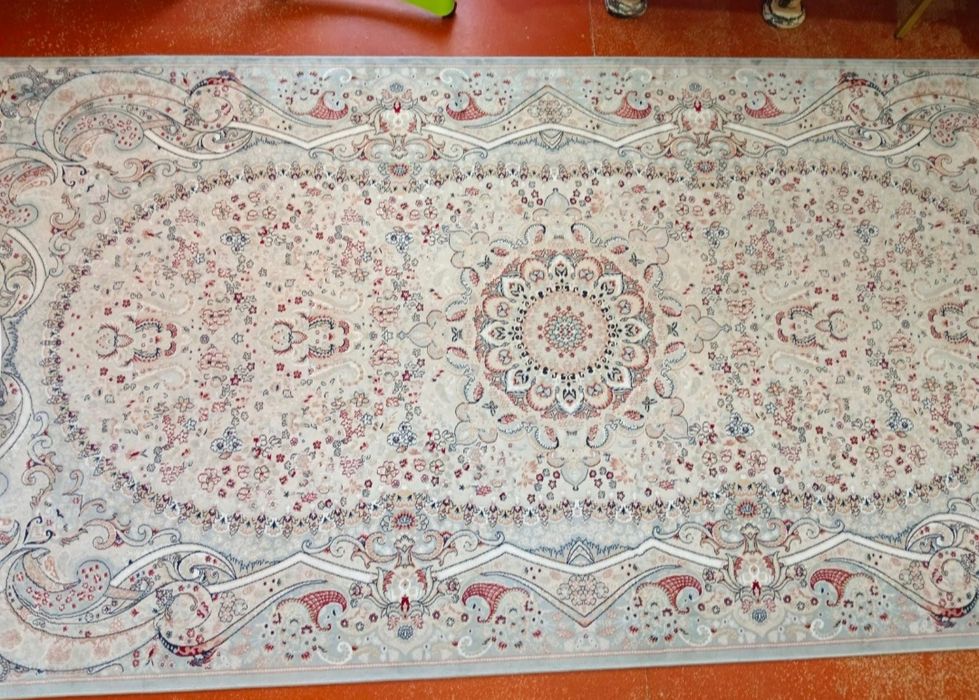 Продам ковёр 2 на 4