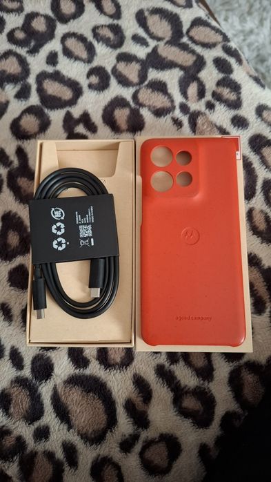 Motorola edge 50 neo,5g,256GB,8GB RAM.