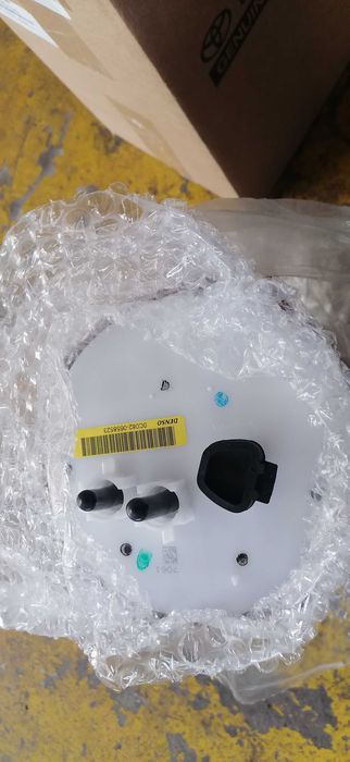 Продавам: Бензинова помпа Toyota Tundra/Sequoia