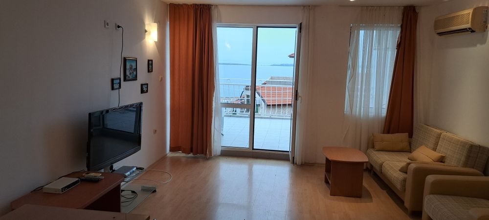 Дава се под наем Двустаен апартамент в Свети Влас - 65 кв.м за 400 € - Снимка #1