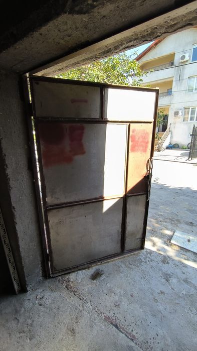 Гаражна врата от елуминиева тенекия