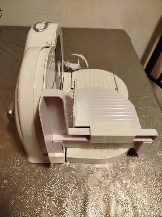 колбасорезачка /слайс машина