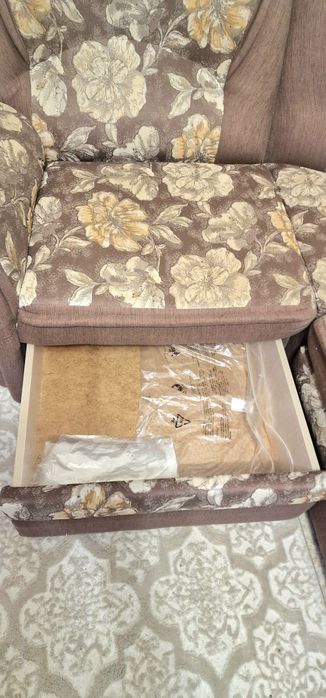 Диван угловой плюс кресло