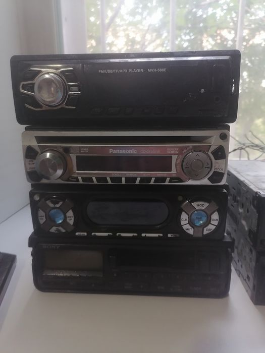 Продам автомогнитолы на запчасти.