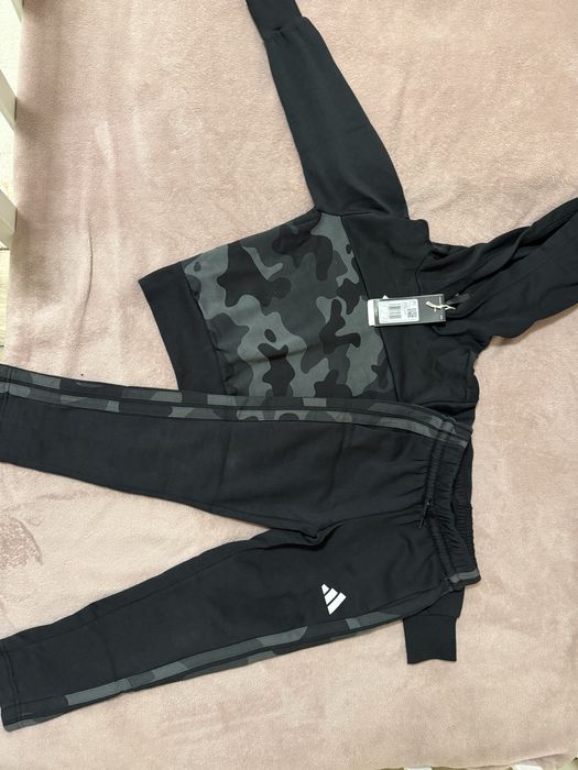 Чисто нов анцуг Адидас 122, 6-7 години