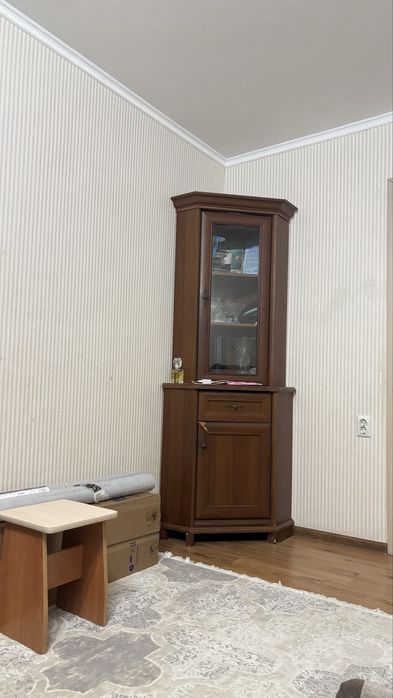 Продам комод и угловой шкаф