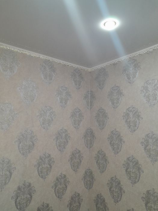 Поклейка обоев ,вытягивания стен