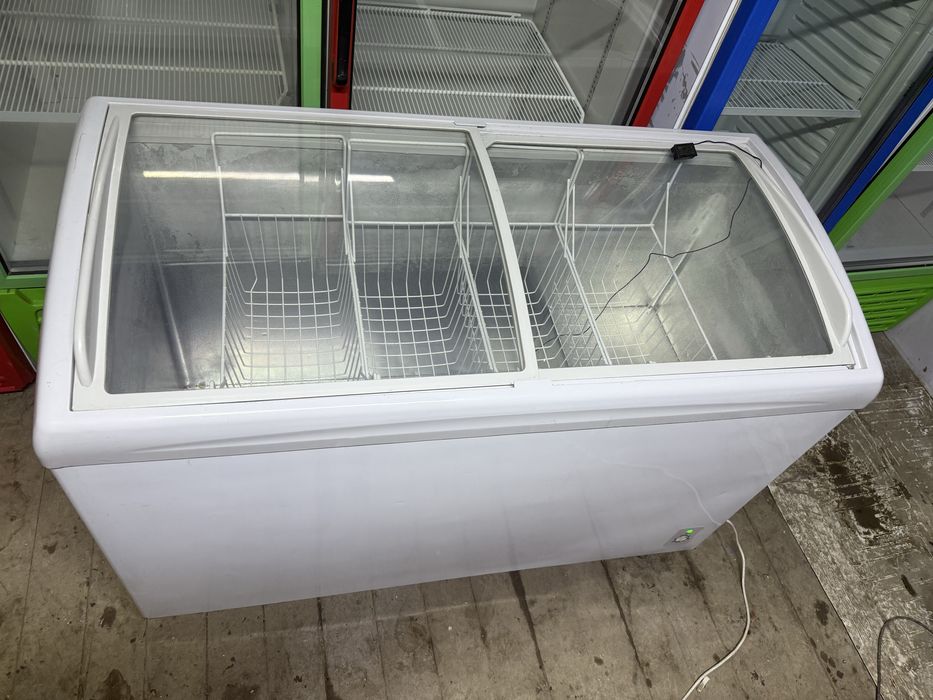 Морозильник витринный в рабочем состоянии