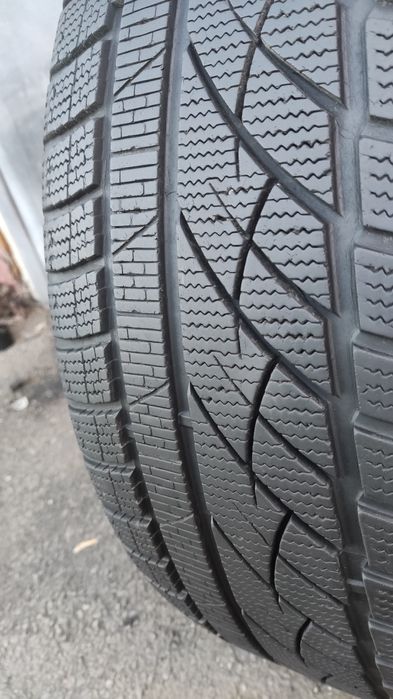 1брой зимна гума 235/60/18 Momo SUV
dot21
6.6mm
Добро състояние на гум