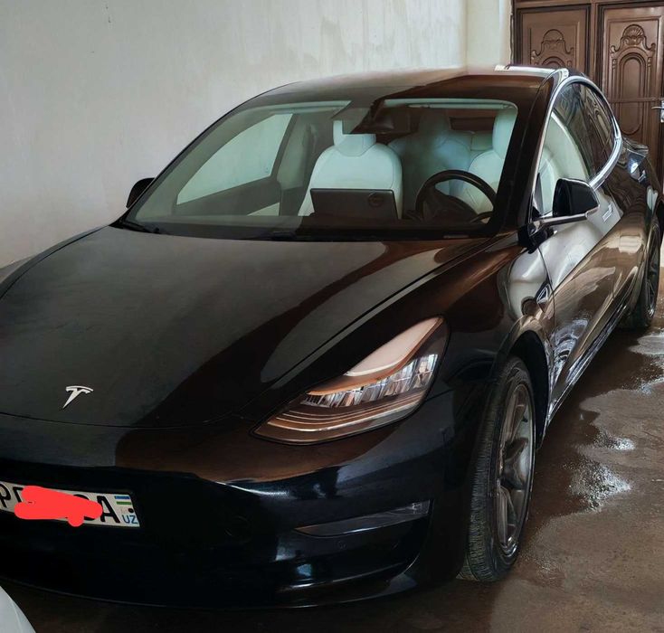 Tesla model 3  holati ideal