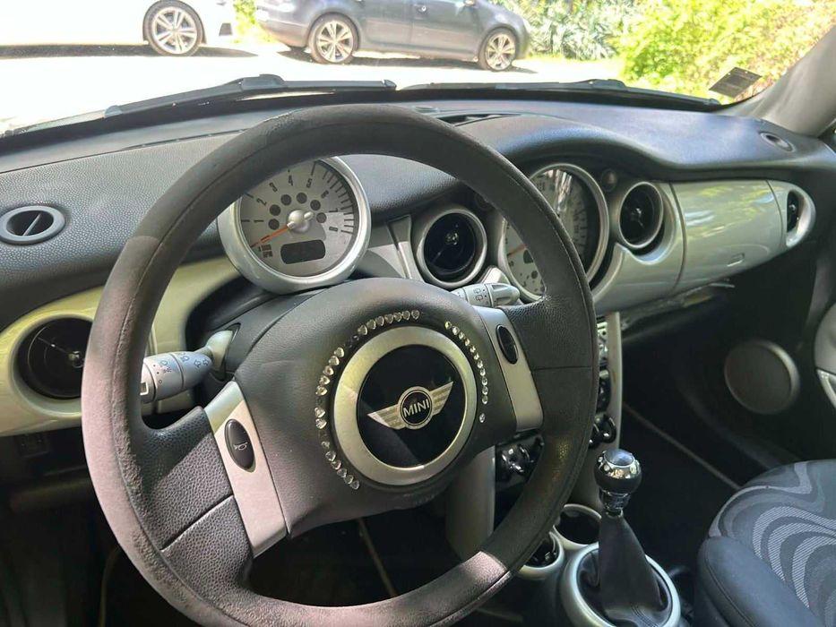 Продавам Mini Cooper 1.6