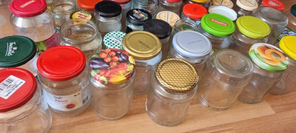 Borcane de diferite dimensiuni, 70 bani bucata