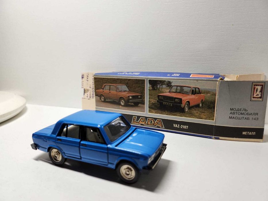 Модель ВАЗ 2105  1:43