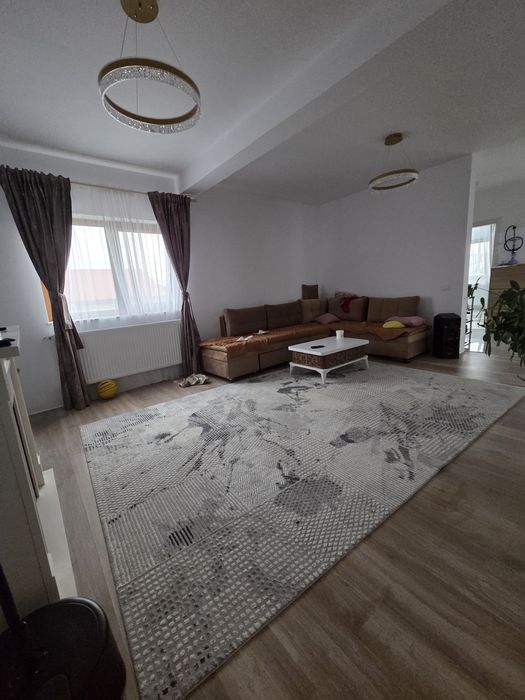 Casa 4 camere  de vanzare