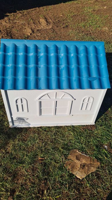 Пластмасова къща за куче