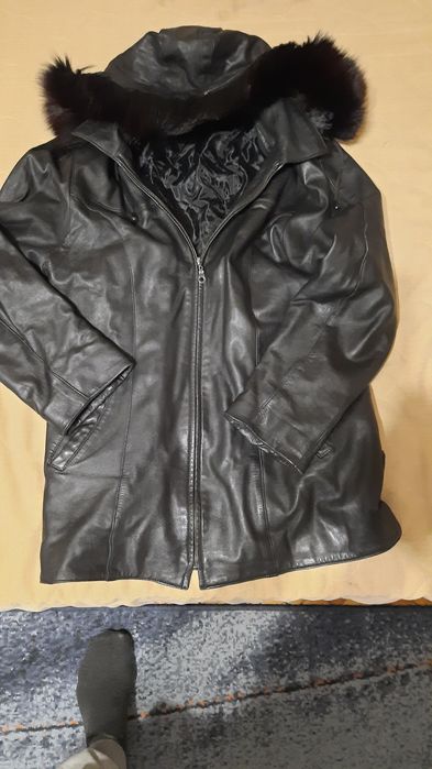 Дамско кожено яке.