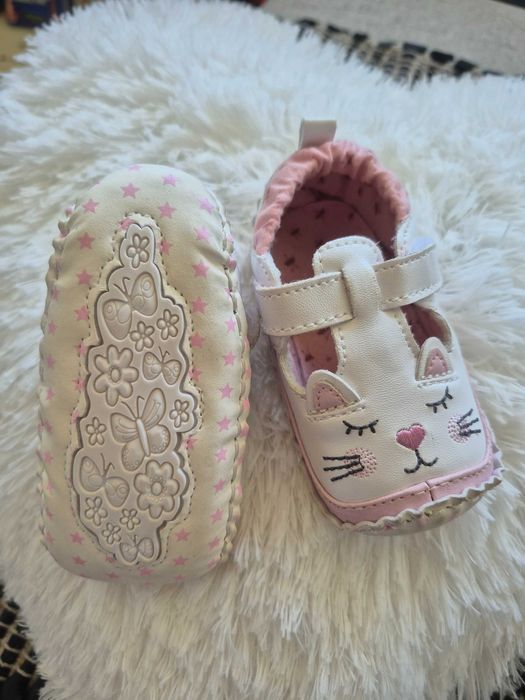 Бебешки сандали и буйки