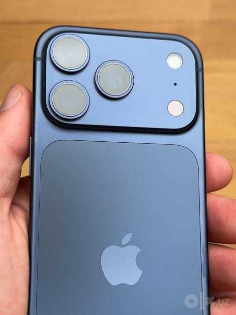 iPhone 17 Pro 256-GB Blue Sim & Esim Battery 95%