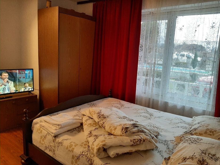 Petrece Revelionul 2026 la munte in apropiere de Ranca, Baia de Fier