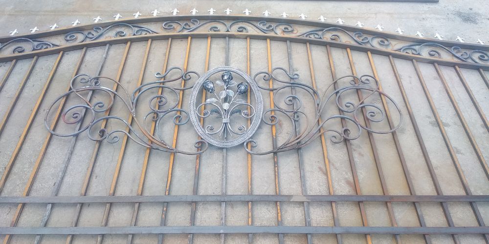 Сварщик: Навес, Ферма, Газ ўтказиш, Решётка, Установка, покраска.