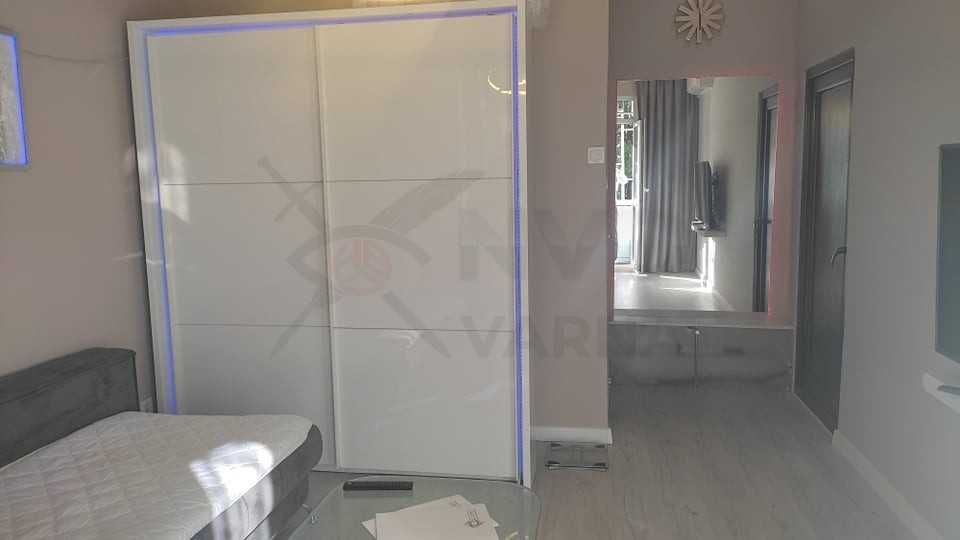 Дава се под наем  в Варна, Базар Левски - 20 кв.м за 328.95 € - Снимка #2