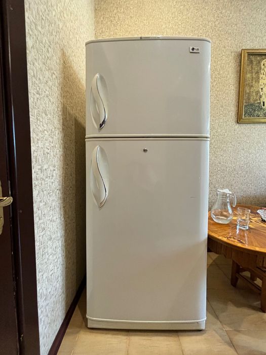 2 холодильника и морозильная камера