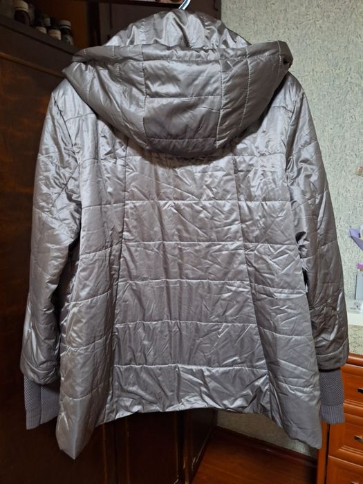 Продаётся новая куртка  54 размер