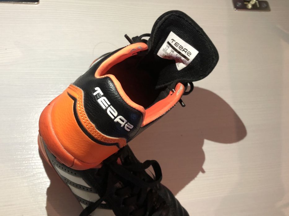 Футбольные кроссовки (бутсы)