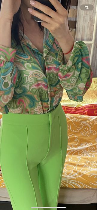 Панталон и риза, не са обличани нито веднъж