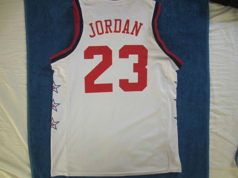 Maiou baschet Jordan, NBA All Star, masura S, Nike Dri Fit  stare buna ( Atentie! are cateva fire agatate, imperceptibile)