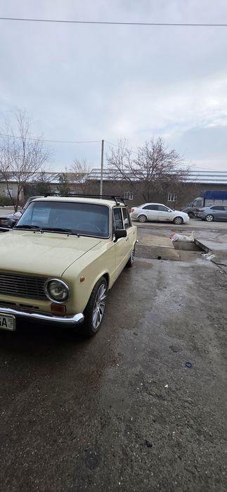 Vaz 2101 retro srochna sotiladi